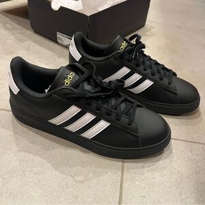 BRAND NEW Adidas Grand Court 2.0 Men’s 11.5 Black & White Sneaker